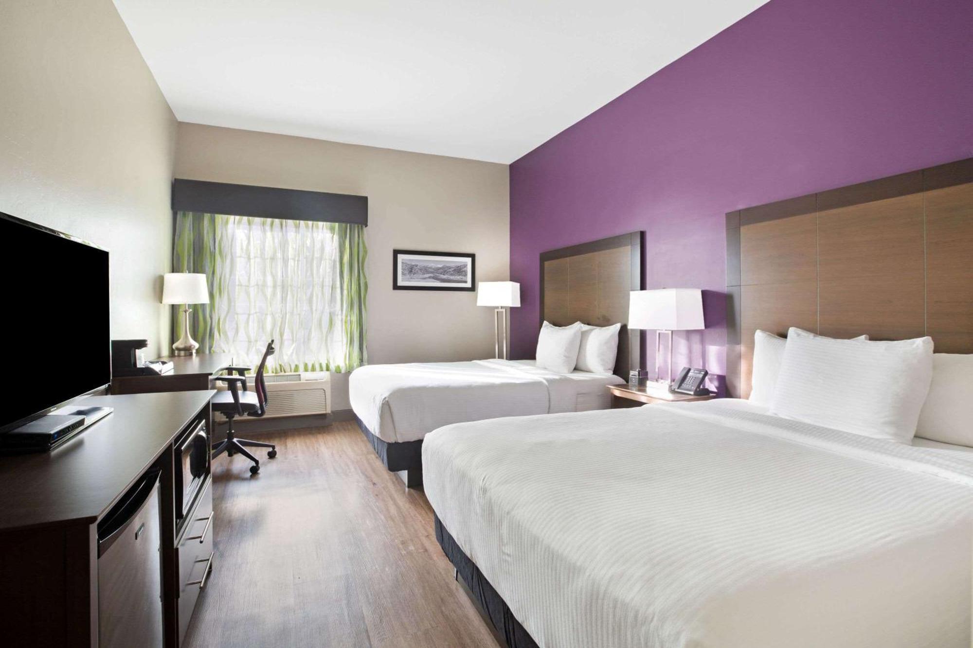 Double Room Two Double Beds Mobility or Hearing Accessible Non-Smoking,1284827284:JPEG