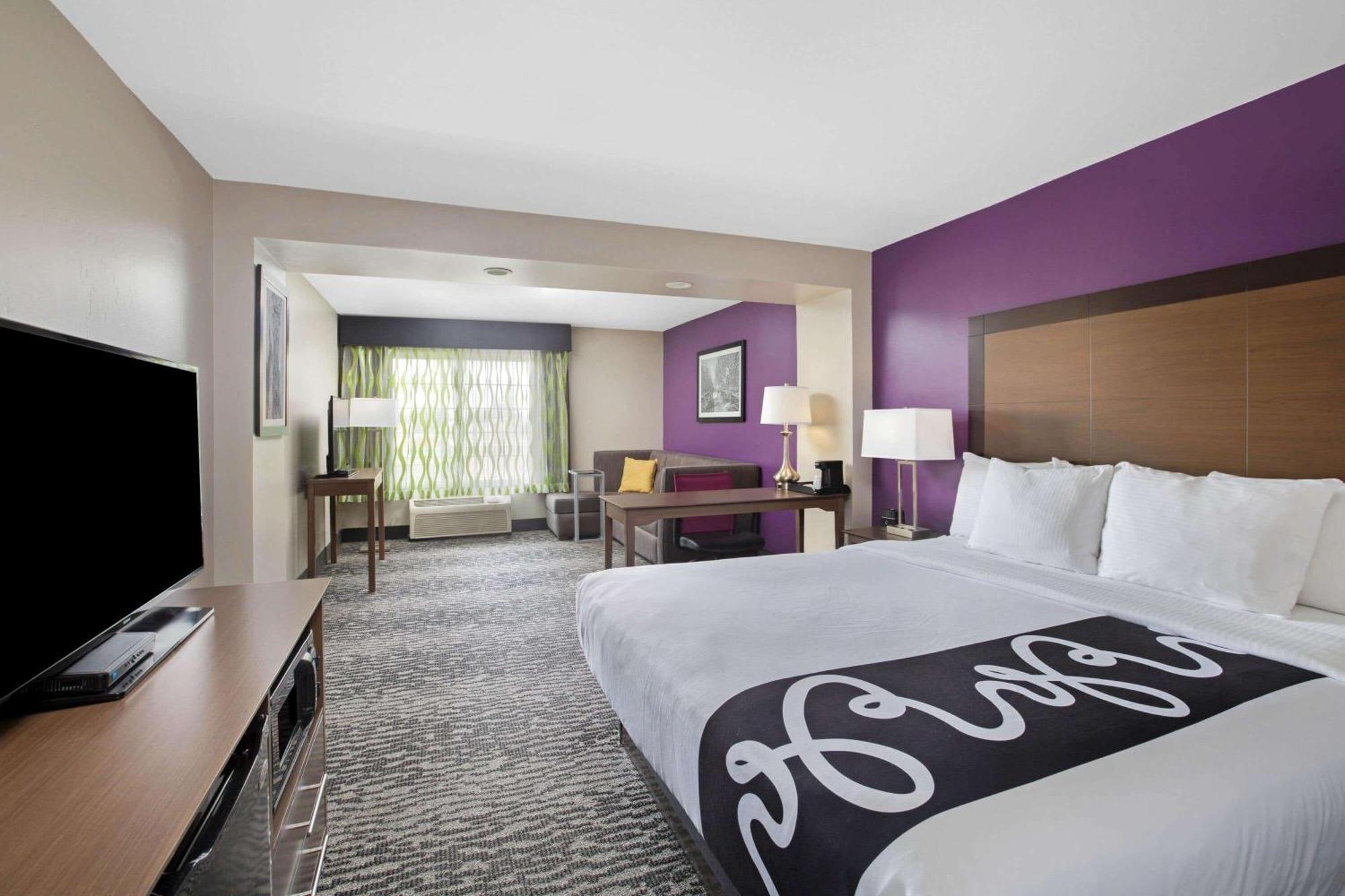 Executive Room 1 King Bed,1284826351:JPEG